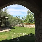 Villa Dio Escapes Leonidio