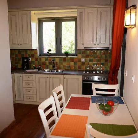 Dio Escapes * Leonídion