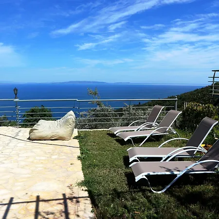 Dio Escapes Leonídion