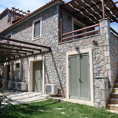 Dio Escapes Villa Leonídio