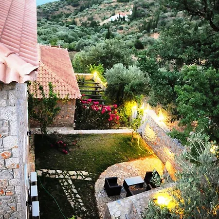 Dio Escapes * Leonídion