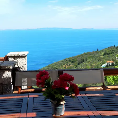 Dio Escapes Villa Leonídion