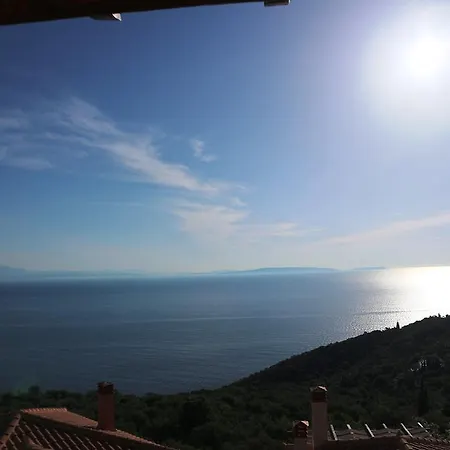 Dio Escapes Villa Leonídion