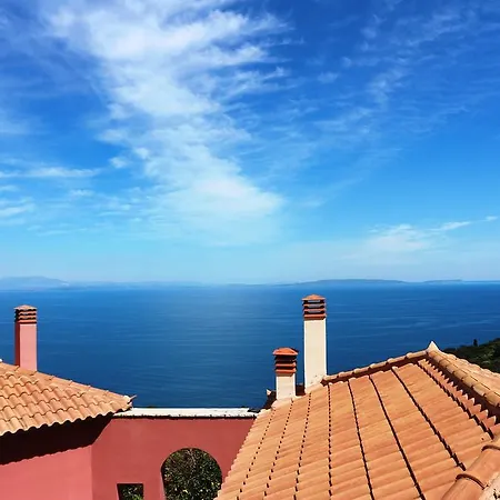 Dio Escapes Villa Leonídion