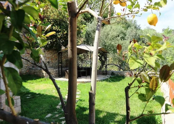 Dio Escapes Leonídion