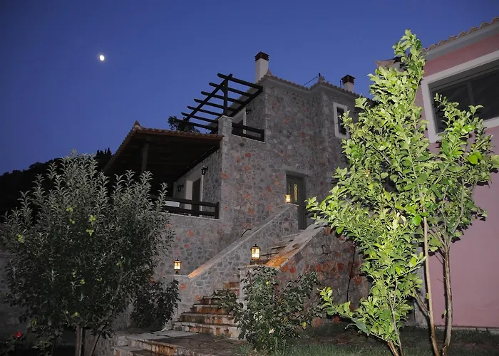 Dio Escapes Villa Leonídion