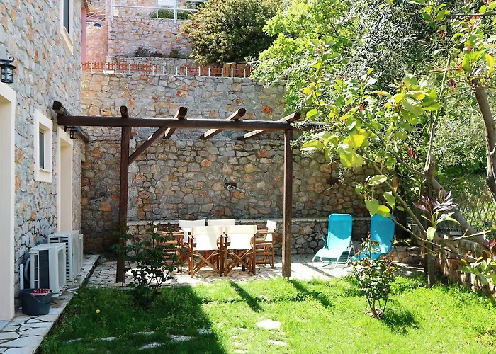 Dio Escapes Leonídion